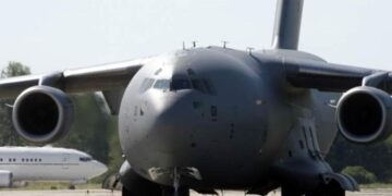 Avioni ushtarak amerikan u pa mbi Moskë, drejtori i CIA-s zhvillon vizitë sekrete në Rusi