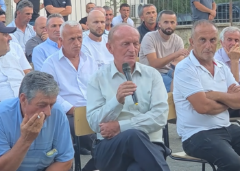 “Rama po shkon drejt rënies”, banorët shprehen kundër shkrirjes së bashkisë Klos: Largohen shërbimet
