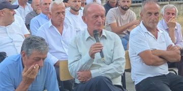 “Rama po shkon drejt rënies”, banorët shprehen kundër shkrirjes së bashkisë Klos: Largohen shërbimet