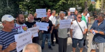 Banorët e Maliqit shprehen kundër bashkimit me Korçën: Ta vendosë populli me referendum!