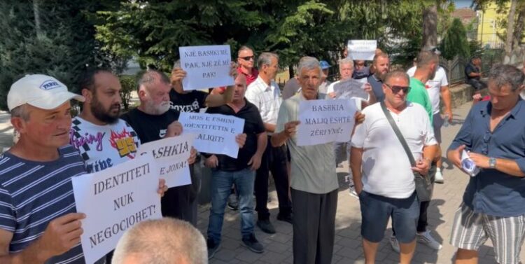 Banorët e Maliqit shprehen kundër bashkimit me Korçën: Ta vendosë populli me referendum!