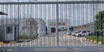 Përleshja në burgun e Fierit, transferohen dy të dënuar, nën hetim 6 policë