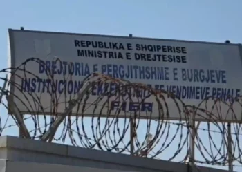 U dërgua me ambulancë në spital, humb jetën i dënuari në burgun e Fierit