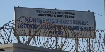 U dërgua me ambulancë në spital, humb jetën i dënuari në burgun e Fierit