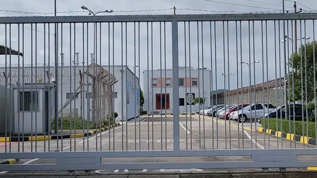 Përleshja në burgun e Fierit, transferohen dy të dënuar, nën hetim 6 policë