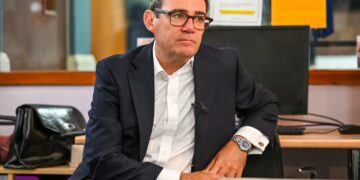 Skandal sigurie në Londër, kryeministri Burnham shkëmben mesazhe me personin që hiqej si ndihmësi i Trump