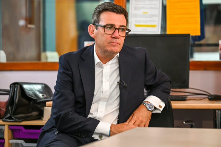 Mashtrohet kryeministri britanik, Burnham shkëmbeu mesazhe me personin që hiqej si shefja e stafit të Trump