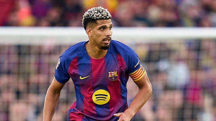 Lëvizje surprizë te Barcelona, Ronald Araujo kalon me huazim te Liverpool