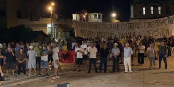 Baçi: Divjaka duhet të mbetet bashki, vlerësim për qytetarët që po protestojnë çdo ditë