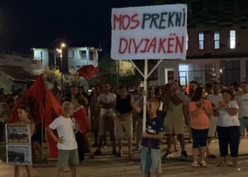 23 ditë protestë në Divjakë/ Qytetarët nuk tërhiqen: Jo bashkimit me Lushnjën