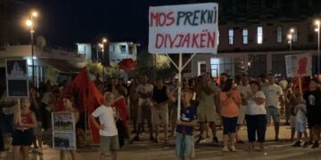 23 ditë protestë në Divjakë/ Qytetarët nuk tërhiqen: Jo bashkimit me Lushnjën