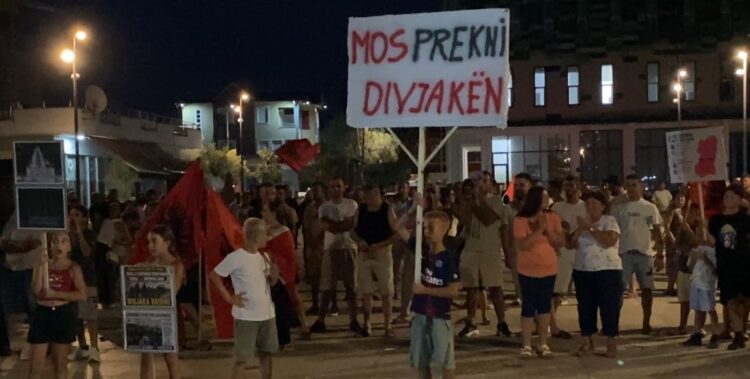 23 ditë protestë në Divjakë/ Qytetarët nuk tërhiqen: Jo bashkimit me Lushnjën