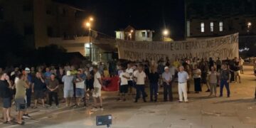 Protesta e 27-të në Divjakë/ Qytetari: Mazniku dhe Balluku të japin llogari për shkrirjen e bashkisë