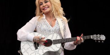 U nda nga jeta në moshën 80-vjeçare ikona e muzikës, Trump shpall 7 ditë zie për Dolly Parton