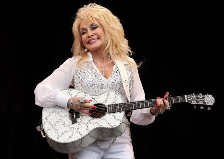 U nda nga jeta në moshën 80-vjeçare ikona e muzikës, Trump shpall 7 ditë zie për Dolly Parton