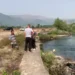 Tragjedi në lumin Drin! Gjendet trupi i pajetë i 7-vjeçares, rrjedha e ujit mori pesë familjarë