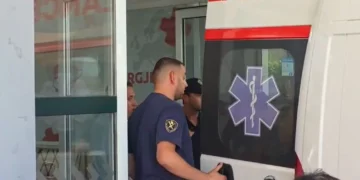 Përplasje në burgun e sigurisë së lartë në Fier, plagoset anëtari i grupit të Bajrajve dhe një tjetër, si nisi sherri