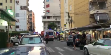 Zjarr në një apartament te Shkëmbi Kavajës, 6 persona në spital nga asfiksia