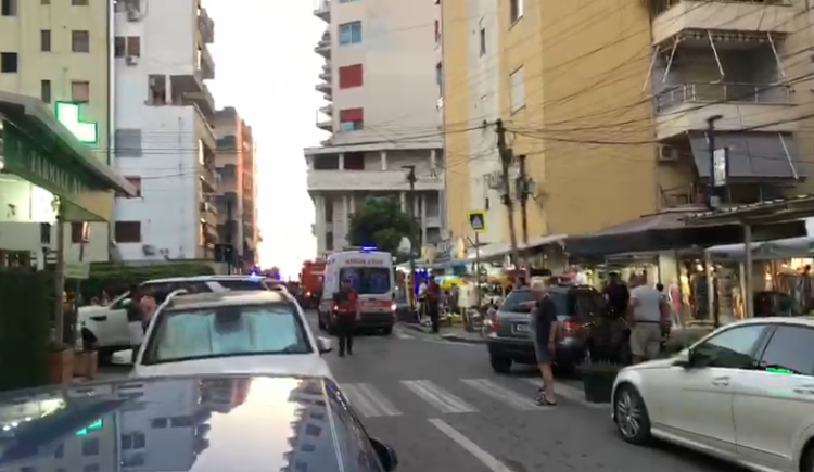 Zjarr në një apartament te Shkëmbi Kavajës, 6 persona në spital nga asfiksia