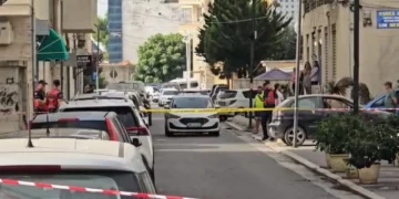 Alarm për bombë në një pallat në Durrës, policia rrethon vendngjarjen dhe evakuohen banorët