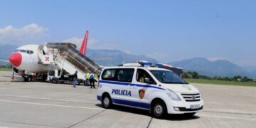 Ekstradohet nga SHBA Sokol Hoxha, i dënuar me 25 vite burg për vrasje të dyfishtë në Patos