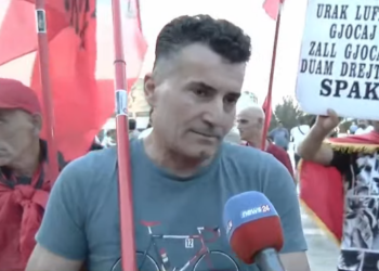 Dita e 87-të e protestës/ Emigranti thirrje qytetarëve: Largohuni nga kupolat partiake! Po ju gënjejnë me 1 vend pune