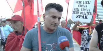 Dita e 87-të e protestës/ Emigranti thirrje qytetarëve: Largohuni nga kupolat partiake! Po ju gënjejnë me 1 vend pune