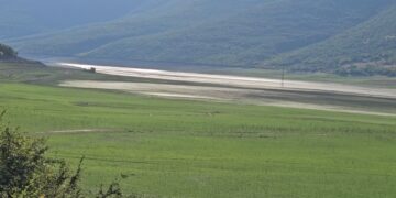 Bie niveli në Fierzë/ Rezerva hidrike tkurret, reshjet mungojnë dhe temperaturat e larta vijojnë