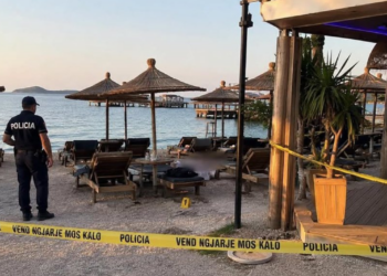 Vritet me thikë 20-vjeçari francez në Ksamil, i riu gjendet i pajetë në një shezlong