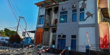 Shkon në 40 numri i viktimave në Indonezi/ Nga tërmeti i magnitudës 7.7 çahet betoni, njerëzit ishin në gjumë!
