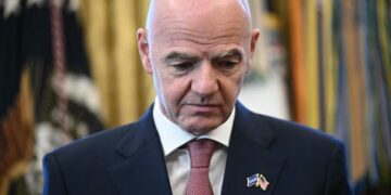 Tjetër goditje për Infantinon! Anglia i heq mbështetjen, UEFA kërcënon FIFA-n me veprime ligjore