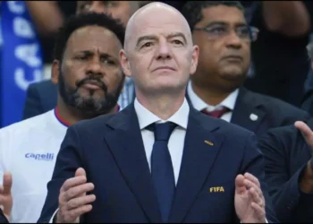 Infantinos i dalin të gjithë kundër, legjendat e futbollit bëhen bashkë për largimin e tij si president i FIFA-s: