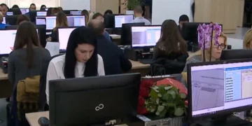 Qeveria pa specialistë IT, pagat dhe mungesa e fleksibilitetit largojnë ekspertët