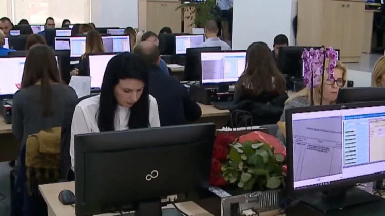 Qeveria pa specialistë IT, pagat dhe mungesa e fleksibilitetit largojnë ekspertët
