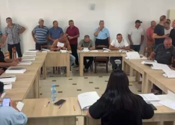 Reforma Territoriale, Këshillit Bashkiak i Klosit voton kundër bashkimit me Burrelin