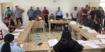 Reforma Territoriale, Këshillit Bashkiak i Klosit voton kundër bashkimit me Burrelin