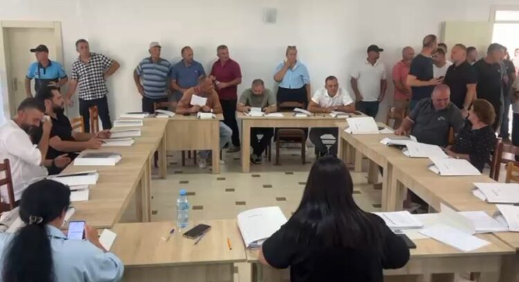 Reforma Territoriale, Këshillit Bashkiak i Klosit voton kundër bashkimit me Burrelin