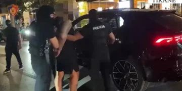 Policia “blindon” Tiranën dhe Fushë-Krujën/ Dy persona të arrestuar, sekuestrohet dhe automjeti luksoz
