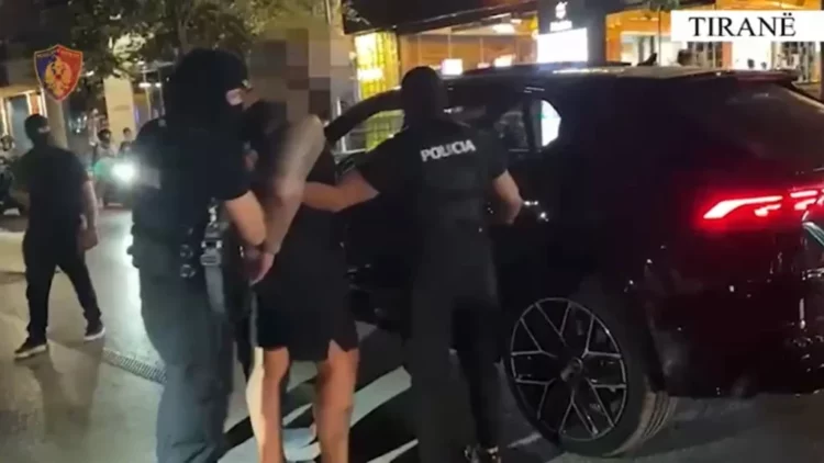 Policia “blindon” Tiranën dhe Fushë-Krujën/ Dy persona të arrestuar, sekuestrohet dhe automjeti luksoz