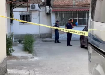Policia e Korçës jep detaje mbi vrasjen e 20-vjeçarit, shoqërohen tre të rinj të përfshirë në konflikt
