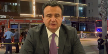 Zjarri në hotelin e Vlorës, reagon Albin Kurti: Jemi të tronditur, po monitorojmë gjendjen e qytetarëve tanë