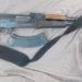 Dhuna ndaj babait dhe kunatës çon në zbulimin e arsenalit të armëve në Laç