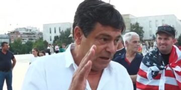 Profesori Lush Susaj: Qeveria i ngjan një organizate kriminale. Zjarret? Duhet të ishin në punë inxhinierët e pyjeve dhe jo patronazhistët e fëlliqur