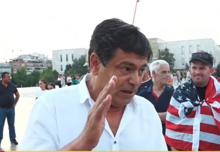 Profesori Lush Susaj: Qeveria i ngjan një organizate kriminale. Zjarret? Duhet të ishin në punë inxhinierët e pyjeve dhe jo patronazhistët e fëlliqur