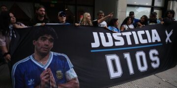 Dëshmia tronditëse në gjyqin për vdekjen e Maradonës: Nuk donte të hante, as të ngrihej nga shtrati
