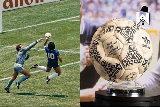 ‘Dora e Zotit’ në Botërorin 1986, topi i golit të famshëm të Maradonës shitet në ankand rreth 3 milionë euro