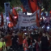 Mbyllen fjalimet para Kryeministrisë, protestuesit e shumtë nisin marshimin në rrugët e kryeqytetit