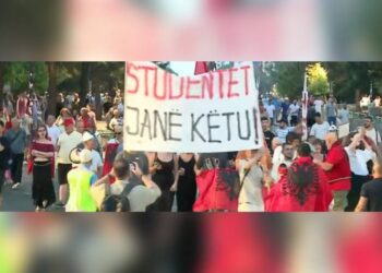 Protesta e 80-të kundër qeverisë/ Nis marshimi nga Sheshi Skënderbej drejt Kryeministrisë