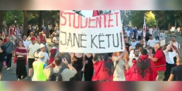 Protesta e 80-të kundër qeverisë/ Nis marshimi nga Sheshi Skënderbej drejt Kryeministrisë
