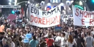 Protesta/ Aktori Mehdi Malkaj: Mbaroi koha e fjalëve, tani të bëjmë atë që duhet bërë